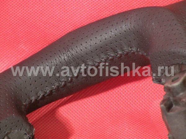 Toyota Land Cruiser 100, Prado 120 (03-) руль спортивный кожаный черный с темными деревянными вставками.