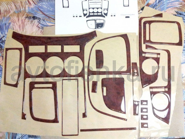 Hyundai H1 (2008-) накладки в салон под дерево с механической коробкой, комплект 17 предметов.