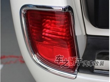 Toyota Land Cruiser 200 (2008-) хромированные накладки на задние фонари заднего бампера, комплект 2 шт.