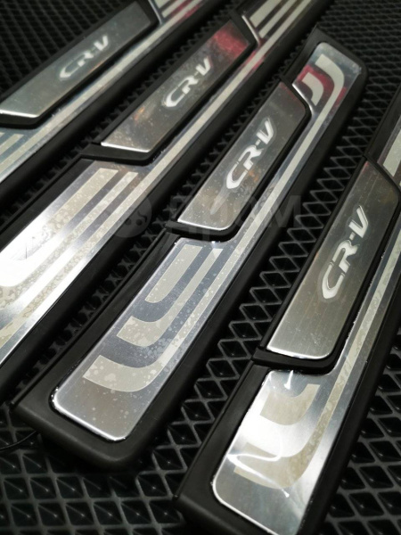 Honda CR-V (12–) Накладки на дверные пороги с логотипом и LED подсветкой, нерж., OEM Stile