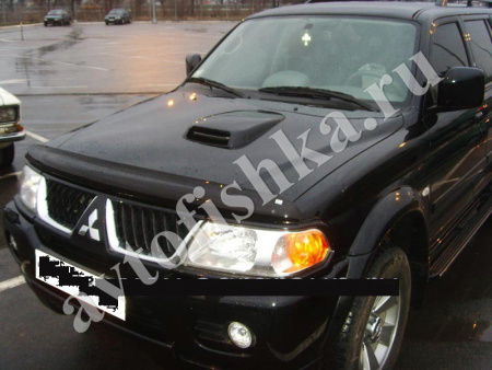 Дефлектор капота темный Mitsubishi Pajero Sport 2000-2007