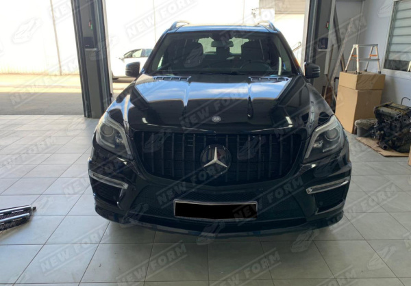 Mercedes-Benz GL-Klasse X166 2012 - 2016 Решетка радиатора AMG GT черная