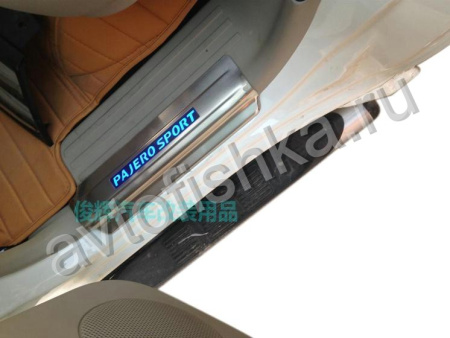 Mitsubishi Pajero Sport V3 (2009-) накладки на внутренние пороги из нержавеющей стали с подсветкой, к-кт 4 шт.