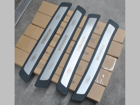 Ford Mondeo (07-) накладки порогов дверных проемов из нержавеющей стали с пластиком, оригинал Ford, комплект 4 шт.