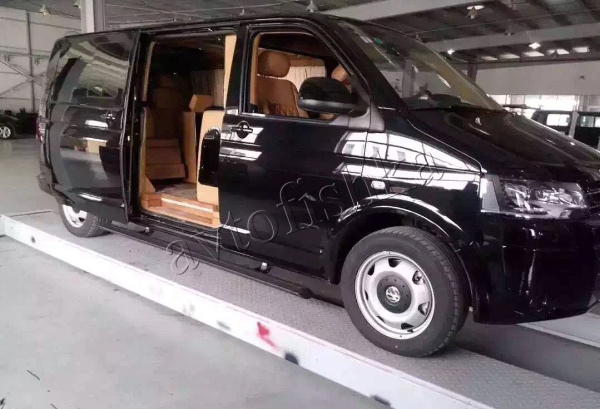 Volkswagen Caravelle (16-) штатные выезжающие электропороги автоматические