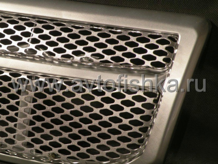 Toyota Land Cruiser Prado 120 (02-) решетка радиатора алюминиевая сетка с серебристой рамкой.