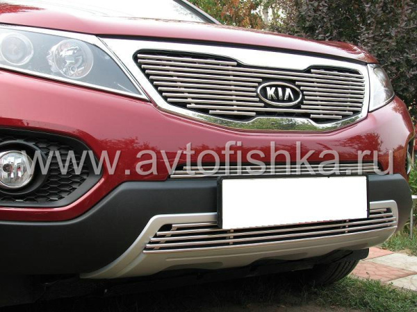 Kia Sorento 2 (09-) верхняя накладка на решетку радиатора