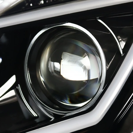 Mercedes C-class W203 (00-07) фары передние линзовые черные, светодиодные 
