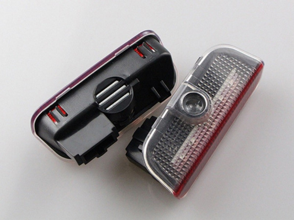 Volkswagen Габаритные светоотражатели в двери с проекцией логотипа, 2 части