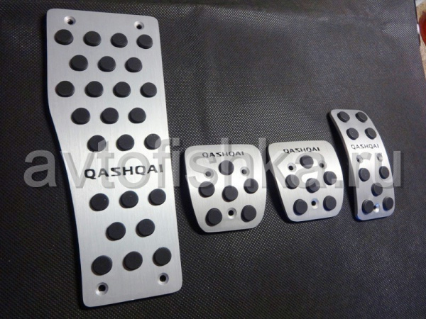 Nissan Qashqai (06-), +2 (08-) алюминиевые накладки на педали с надписью "Qashqai" для МКПП, комплект 4 шт.