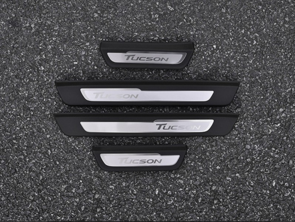 Hyundai Tucson (16–) Накладки на дверные пороги, оригинал
