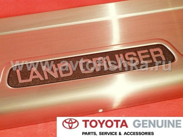 Toyota Land Cruiser 100 (98-05) накладка заднего бампера, нержавеющая сталь, с логотипом "Land Cruiser", оригинал.