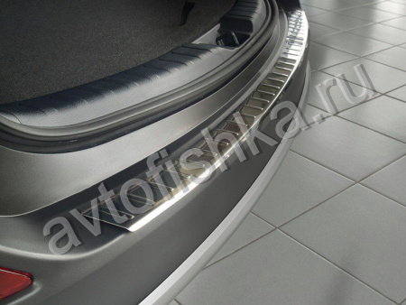 Toyota RAV4 (12-) накладка на задний бампер из полированной нержавеющей стали