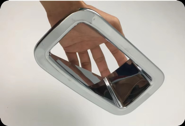 Toyota Highlander (2011-2013) хромированная рамка на заднюю противотуманную фару