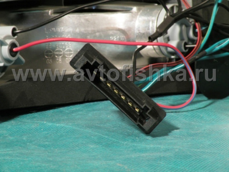 Mercedes C-class W203 (04-) фонари задние светодиодные красно-белые, дизайн W220, комплект 2 шт.