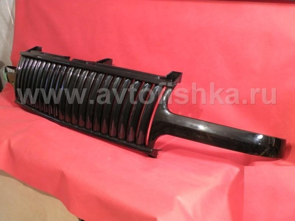 Chevrolet Tahoe, Suburban (99-06) черная радиаторная решетка с вертикальным дизайном