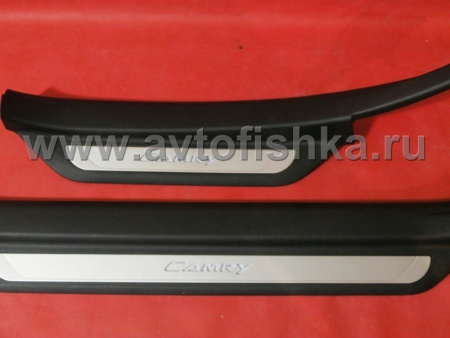 Toyota Camry V40 (06-) накладки порогов дверных проемов, пластиковые со вставкой из нержавеющей стали с подсветкой "Camry", черные, комплект 4 шт.