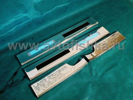 Toyota Land Cruiser Prado 150 (2010-) накладки на пороги передних и задних дверных проемов со светящейся надписью "Land Cruiser Prado", нержавеющая сталь