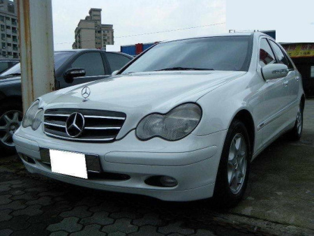 Mercedes C-class W203 (00-07) седан решетка радиатора черная со звездой, дизайн CL-class, 3 ламели.