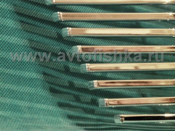 Toyota Land Cruiser 200 (07-11) накладка на решетку радиатора из нержавеющей стали