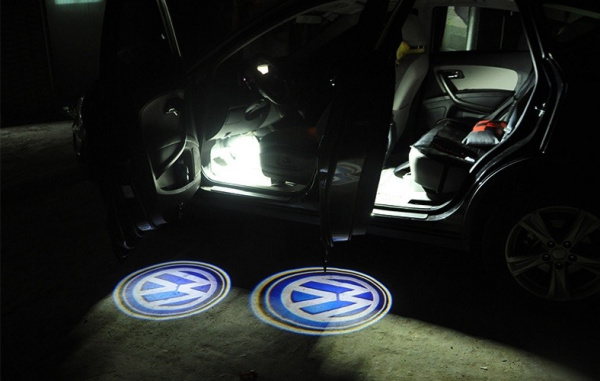 Volkswagen Габаритные светоотражатели в двери с проекцией логотипа, 2 части