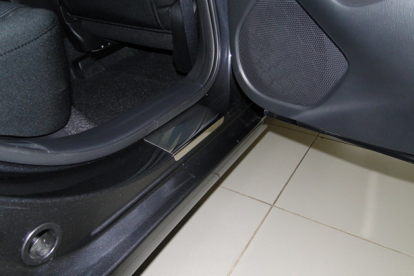 Накладки на внутренние пороги с надписью, нерж. сталь, 4 шт. Alu-Frost 08-1773 для MAZDA 3