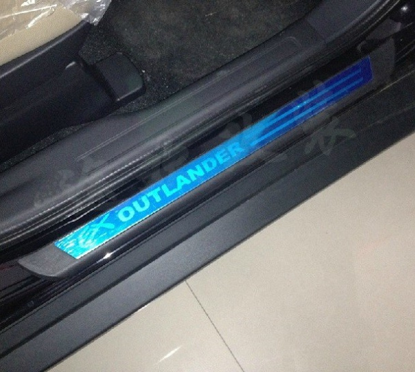 Mitsubishi Outlander (12–) Накладки на дверные пороги OEM