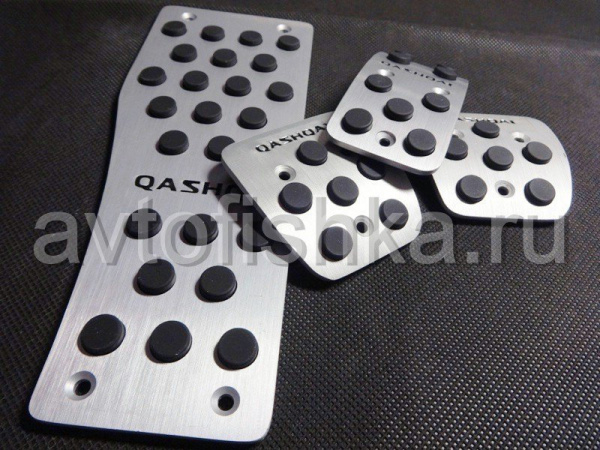 Nissan Qashqai (06-), +2 (08-) алюминиевые накладки на педали с надписью "Qashqai" для МКПП, комплект 4 шт.