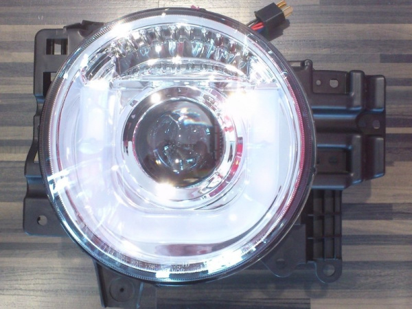 Toyota FJ Cruiser (07-) передние хромированные линзовые фары со светящимися ободками, дизайн Volkswagen, комплект 2 шт.