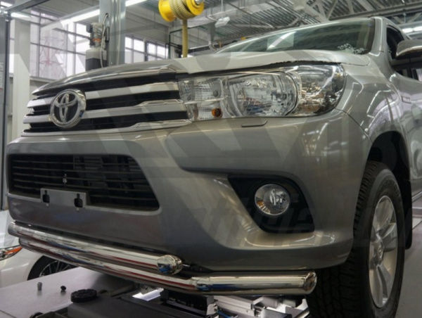 Toyota Hilux (15–) Защита переднего бампера двойная d 76x60 мм, нерж.