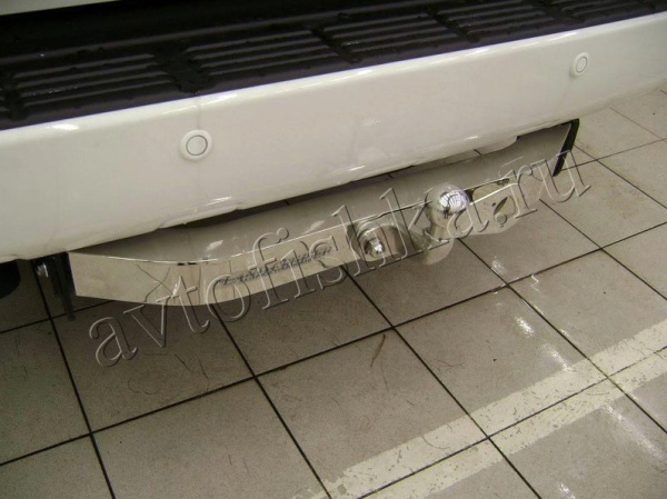 Toyota Land Cruiser (07–/12–/15–) Фаркоп (тягово-сцепное устройство) (50/1500кг) оцинкованный с двойной нержав. пластиной (с логотипом)