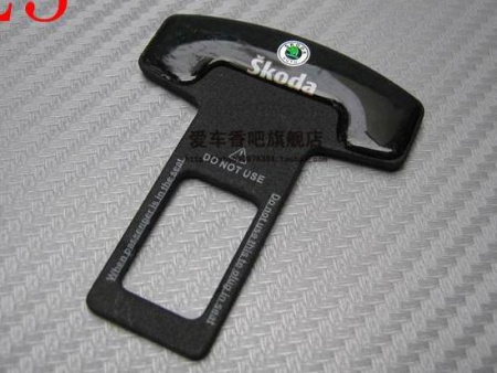Вставка в замок ремня безопасности с логотипом Skoda, лакированная