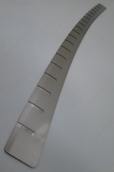 Накладка на задний бампер профилированная с загибом, нерж. сталь Alu-Frost 25-4089 для MITSUBISHI Outlander