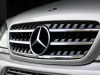 Mercedes ML W163 (1998-2005) решетка радиатора перфорированная черная с хромом, дизайн ML W164.