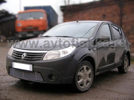 Renault Sandero (10-) накладка на решетку бампера