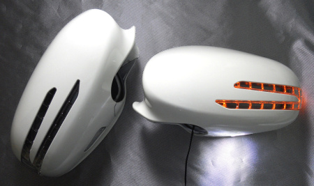 Mercedes W219, W221 (05-09) корпуса боковых зеркал белый перламутр или под покраску, с поворотниками СТРЕЛА и подсветкой Welcome, комплект 2 шт.