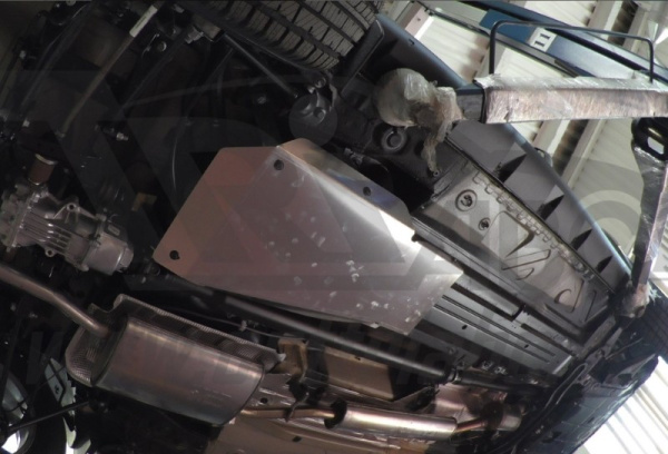 Renault Duster (15–) Защита топливного бака, сталь 2 мм (V-все,только 4х4)