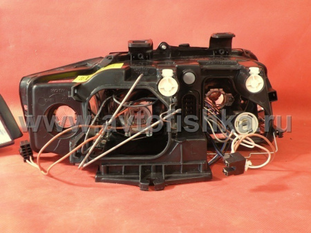 Audi A4 (01-04) фары передние линзовые хромированные, со светящимися ободками, под ксенон и корректор, комплект 2 шт.