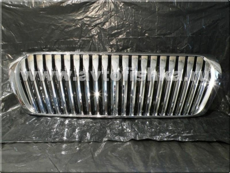 Toyota Land Cruiser 200 (07-11) решетка радиатора хромированная пластиковая, вертикальный дизайн.