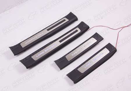 Toyota Land Cruiser LC 300 2021 - н.в. Накладки на пороги черные