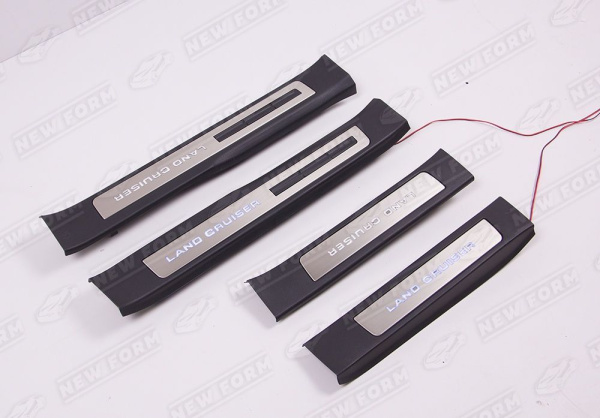 Toyota Land Cruiser LC 300 2021 - н.в. Накладки на пороги черные