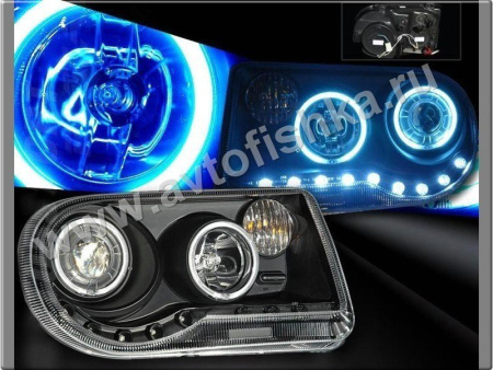 Chrysler 300C (04-) 3.0-6.1L передние фары линзовые черные, со светящимися ободками и светодиодной подсветкой, комплект 2 шт.