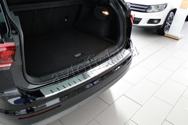 Накладка на задний бампер профилированная с загибом, нерж. сталь Alu-Frost 25-5544 для VW Tiguan II