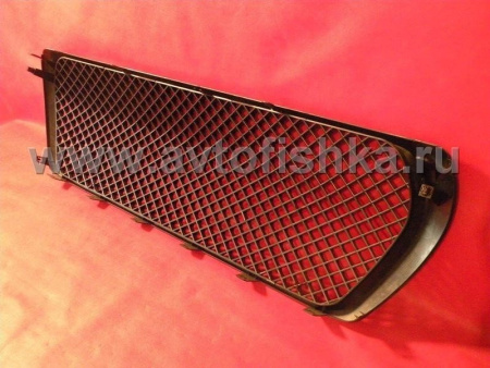 Toyota Land Cruiser 200 (07-11) решетка радиатора черная пластиковая, дизайн "Bentley".