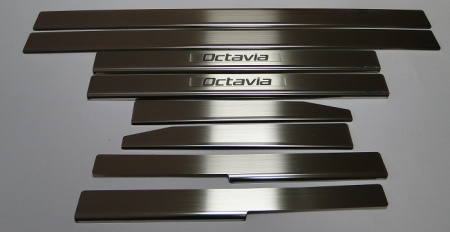 Skoda Octavia 2 (04-) накладки на внутренние пороги, к-кт 8 шт.