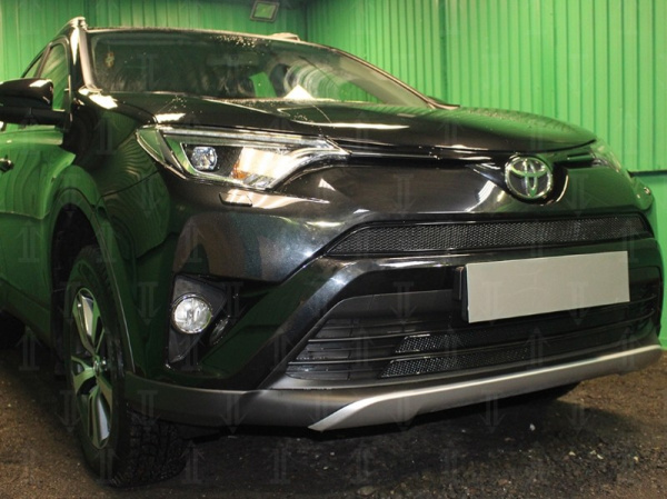 Toyota RAV4 (15–) Защита радиатора Premium, чёрная, низ (2 части)