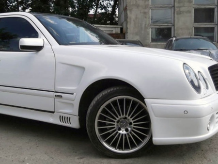 Пластиковые крылья Lorinser на E Class W210 (99-03) рестайлинг
