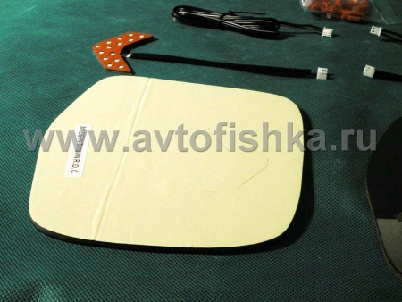 Toyota Land Cruiser 100 (98-07) зеркальные элементы на боковые зеркала, со светодиодными поворотниками, комплект 2 шт.