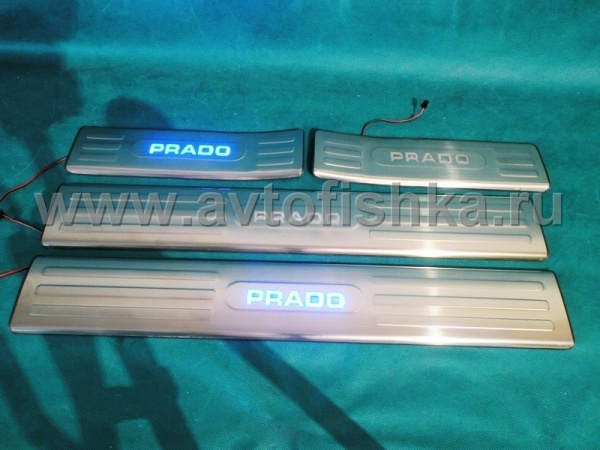 Toyota Land Cruiser Prado 150 (09-) накладки на пороги передних и задних дверных проемов со светящейся надписью "PRADO", нержавеющая сталь