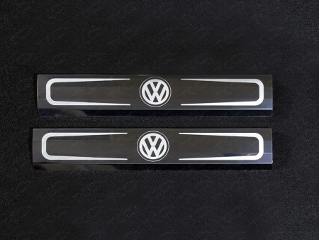 Volkswagen Touareg (14–) Накладки на пороги внутренние (зеркальные надпись логотип Volkswagen)